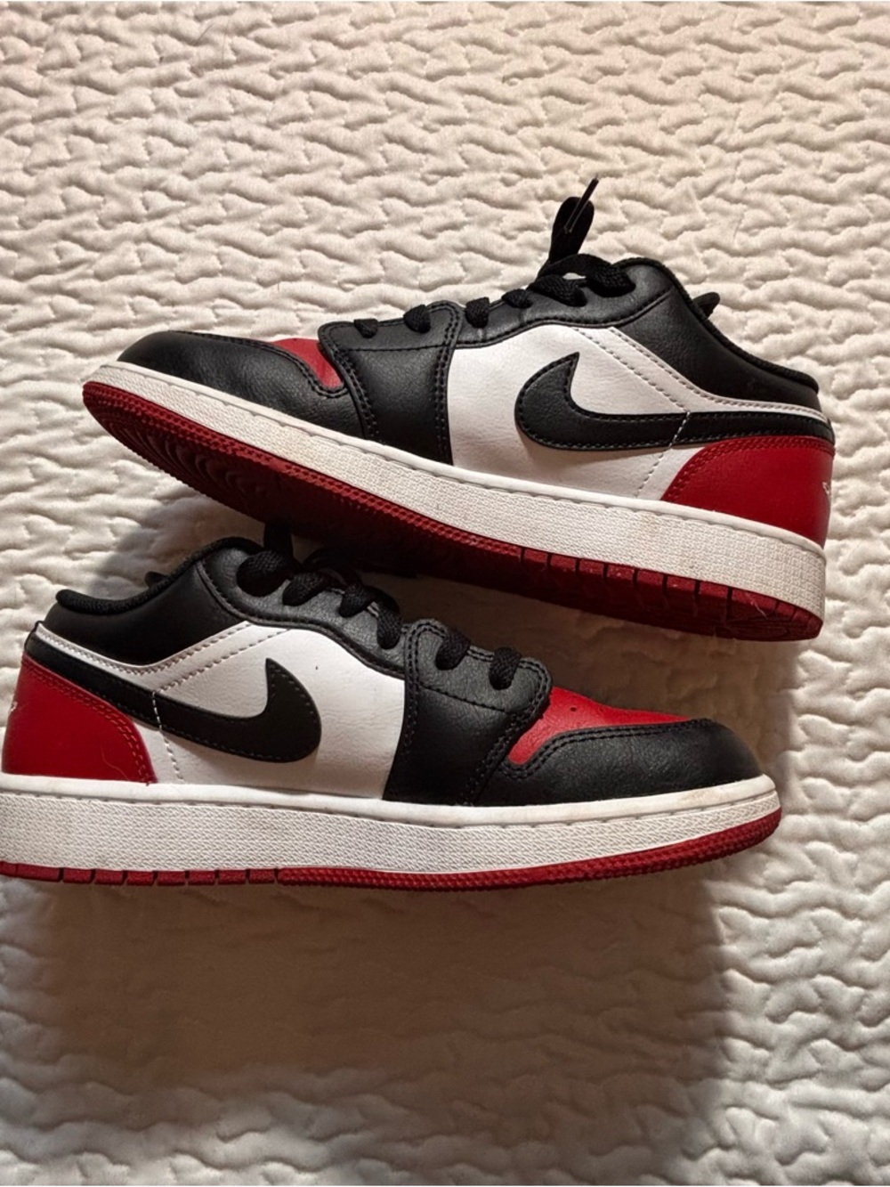 Nike Jordans Kids Retro Low  Sneakers in Black, White & Red